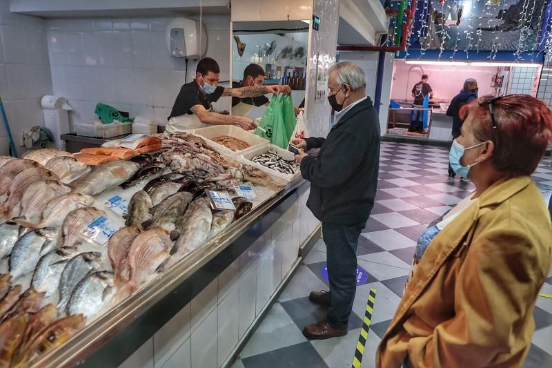 Mercado de Santa Cruz. Compras para la cena de Nochevieja