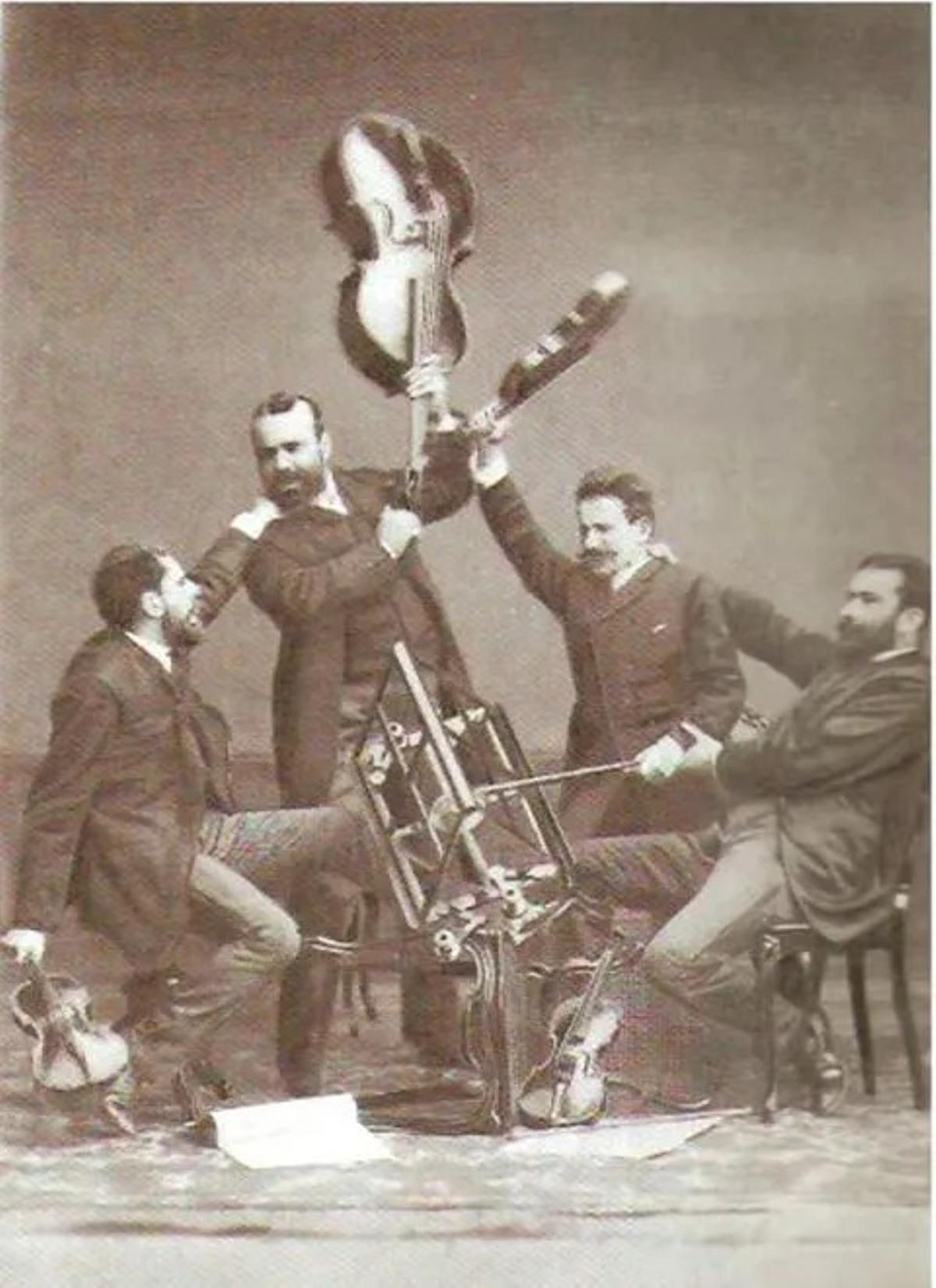 "Divergencia de criterios en un ensayo de cuarteto", escribía desenfadadamente Arbós, primero por la izquierda.Cuarteto Mendelssohn, de Hamburgo, en 1887