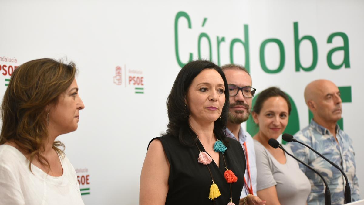 Isabel Ambrosio y Rafi Crespín, en la sede del PSOE la noche electoral del 2022.