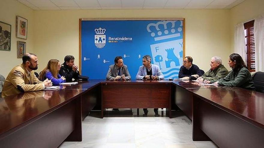 Los alcaldes de Benalmádena y Torremolinos, durante el encuentro celebrado ayer.