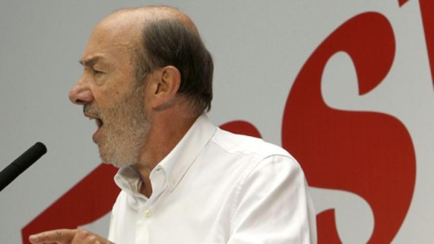 Rubalcaba acusa a Rajoy y Mas de ser &quot;incapaces de sentarse a hablar de Cataluña&quot;