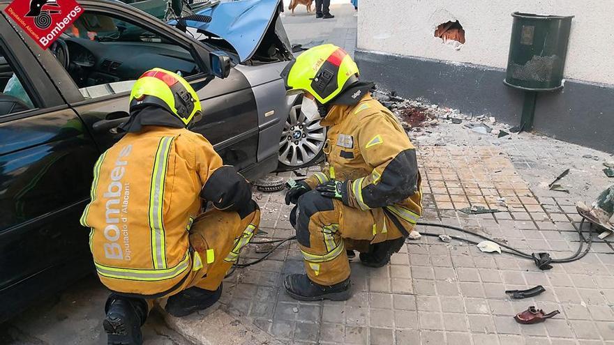 Intervención de los bomberos en el atropello mortal.