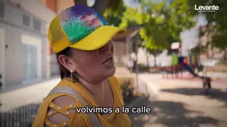 Una familia con 6 niños duerme 4 noches en un parque en plena ola de calor en València