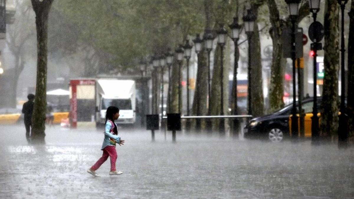 lluvia tormenta en passeig de gracia