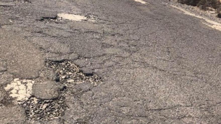 El Ayuntamiento admite que es su responsabilidad arreglar la carretera de Playa Barca