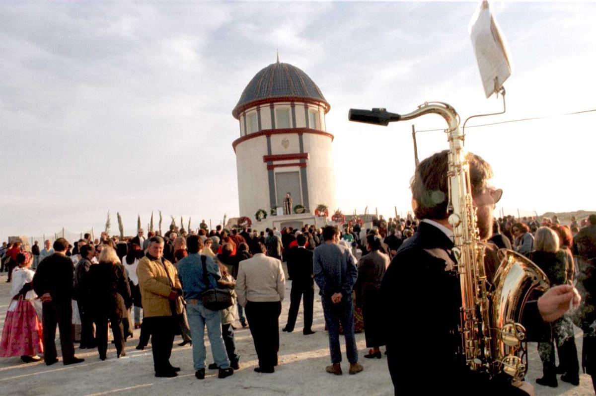 Imagen de archivo de una procesión cívica en honor a los Mártires de la Libertad celebrada en Villafranqueza.