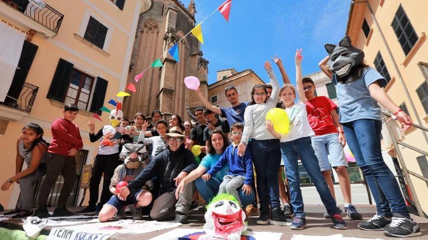 Mayores y pequeños dan vida a este club d&#039;esplai, situado en el corazón de sa Calatrava.