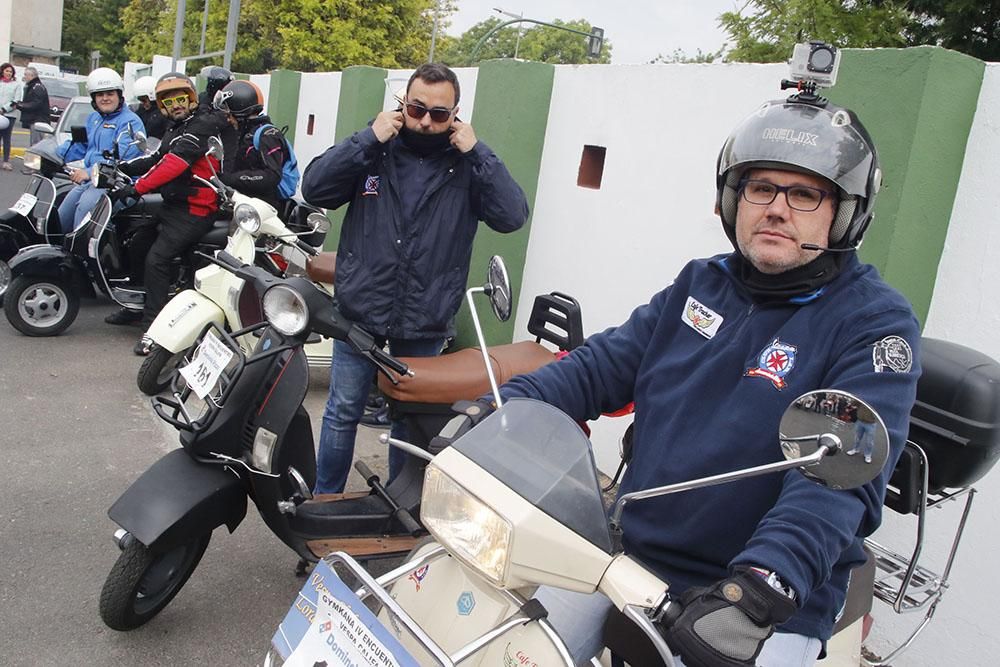 Un enjambre de Vespas toma Córdoba