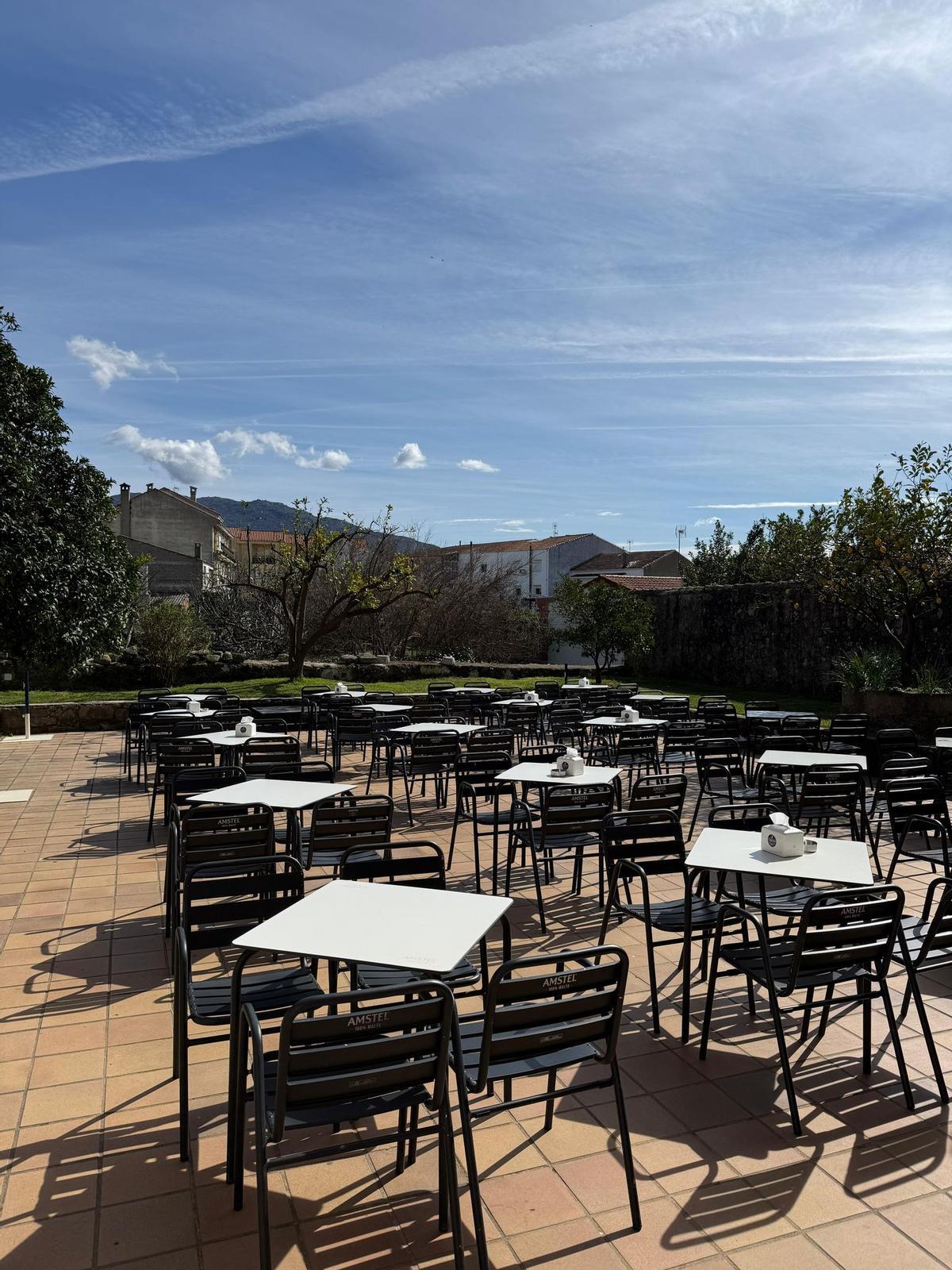 Valverde del Fresno estrena 'El Terraza', un local versátil para disfrutar todo el día