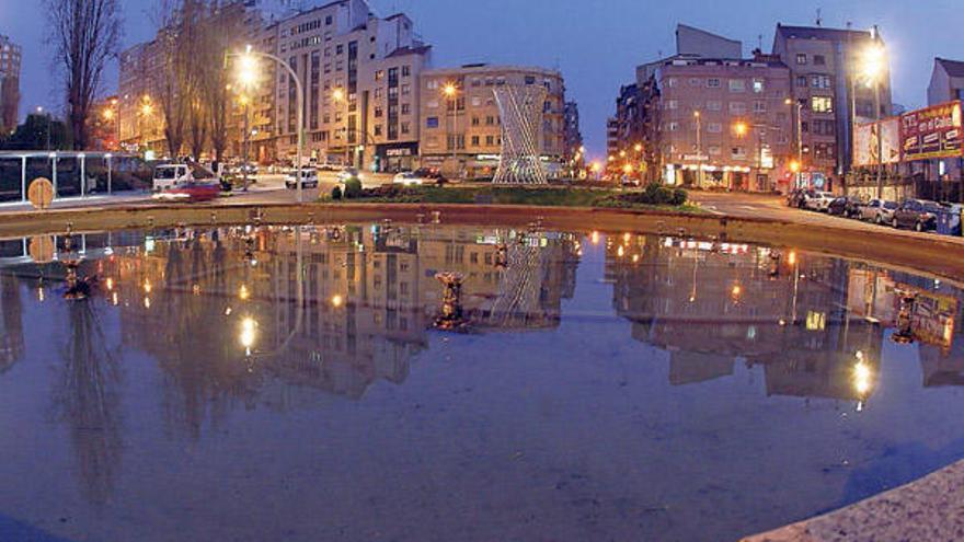 En la calle Aragón, la nueva fuente se apagó para solidarizarse con la Hora del Planeta.  // Marta G. Brea
Hotel Radisson Royal de Moscú.