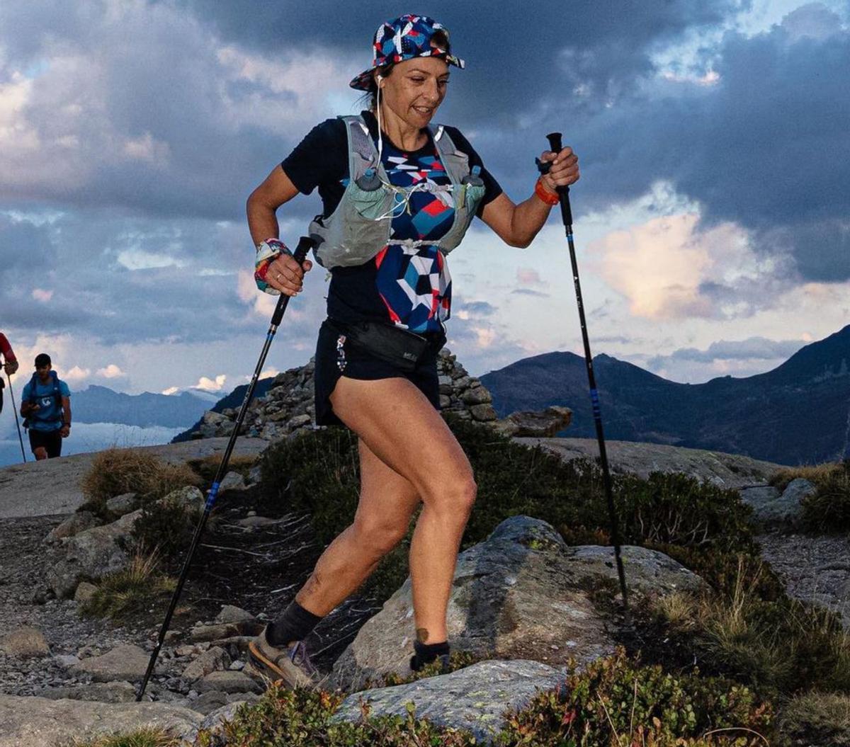 La ultramaratoniana
viguesa Aroa Sío,
en la carrera del Mont
Blanc de 2022. | // MIGUEL RÚA