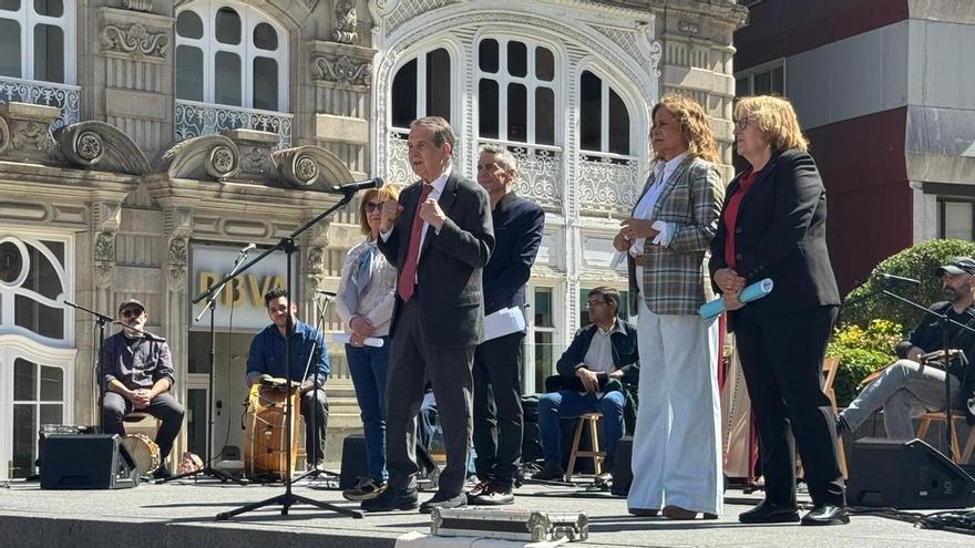 A homenaxe en Vigo a Begoña Caamaño: «Escribía para mover o mundo»
