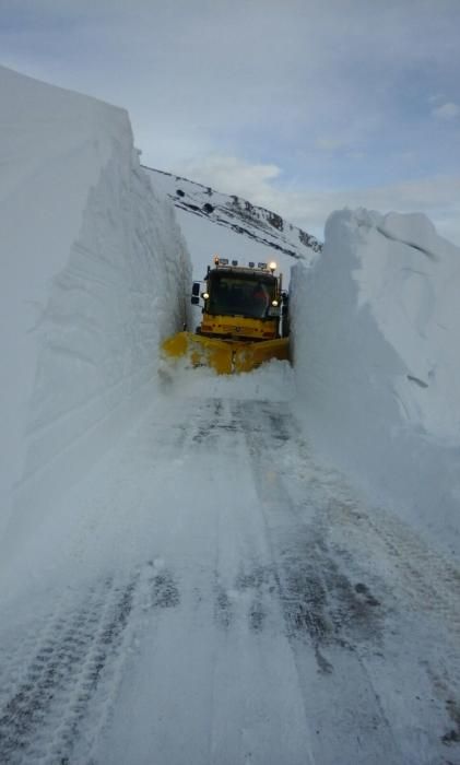 Muntanyes de neu al Coll de la Creueta