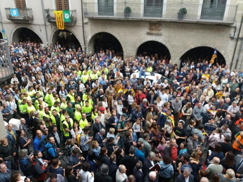 Concentració de rebuig de les actuacions policials de l'1-O a la plaça del Vi