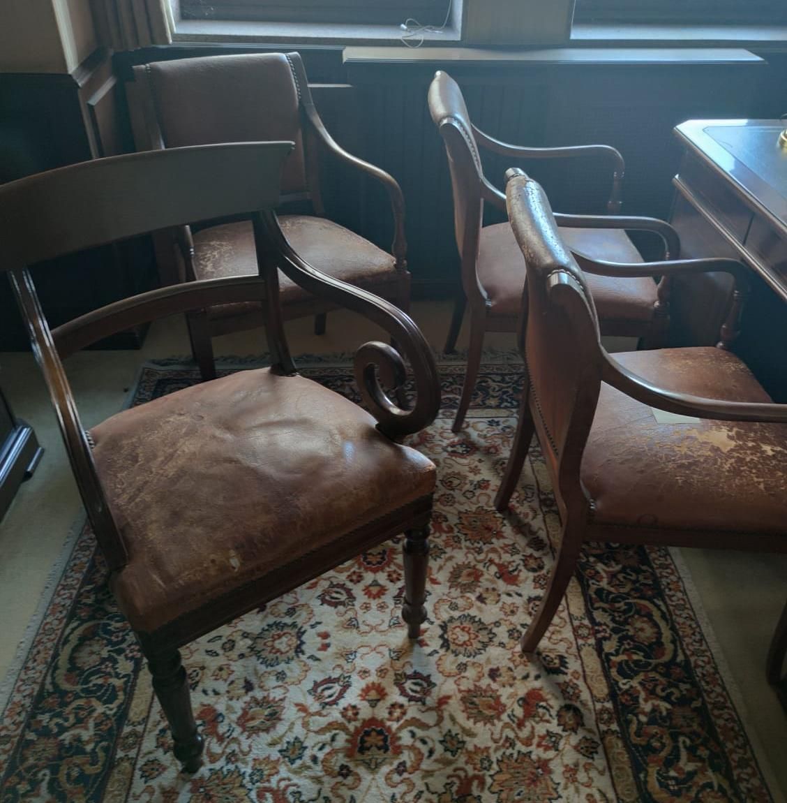 Las «rebajas» del Colegio de Abogados de Vigo: ponen a la venta muebles con historia