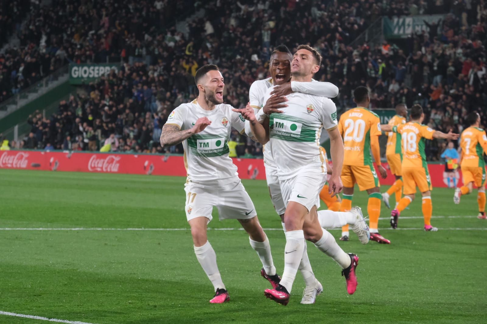 Ambientazo en el Martínez Valero en el Elche - Betis