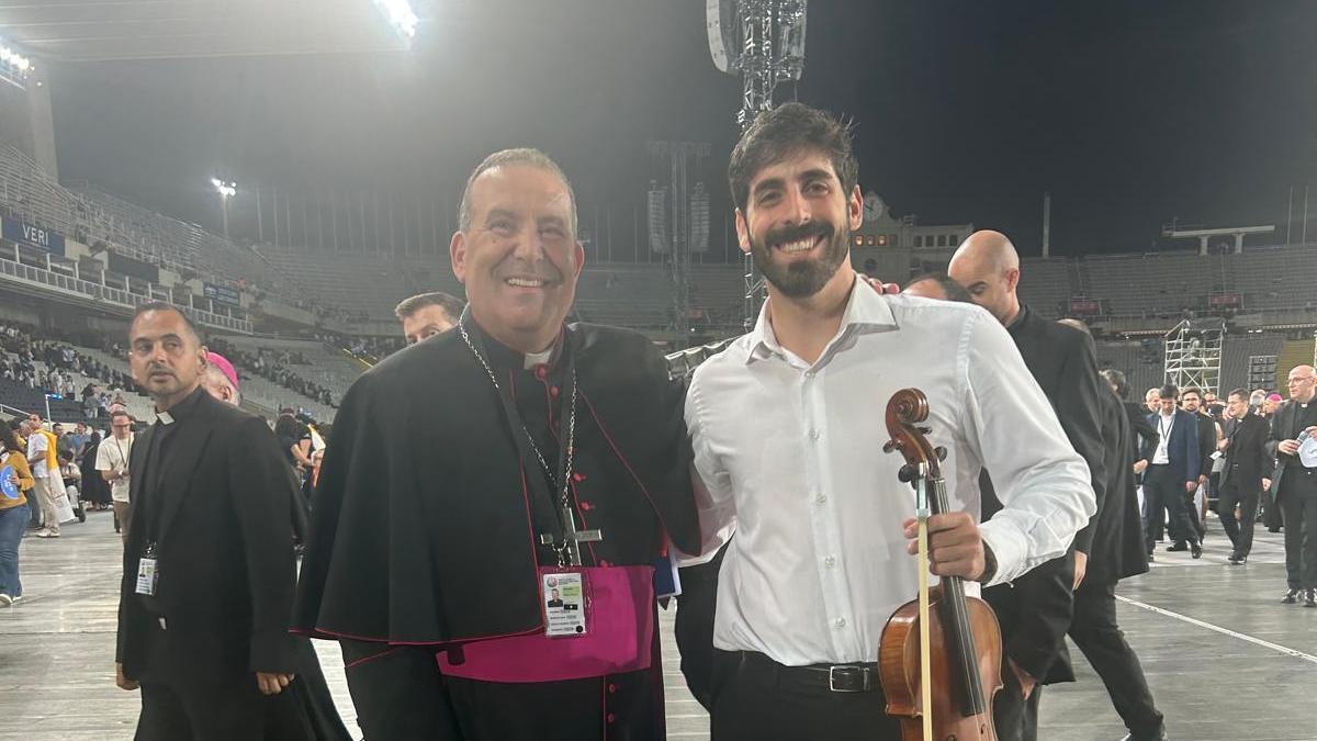 El obispo de Ibiza, Vicent Ribas, y Gabriel López Olivares.