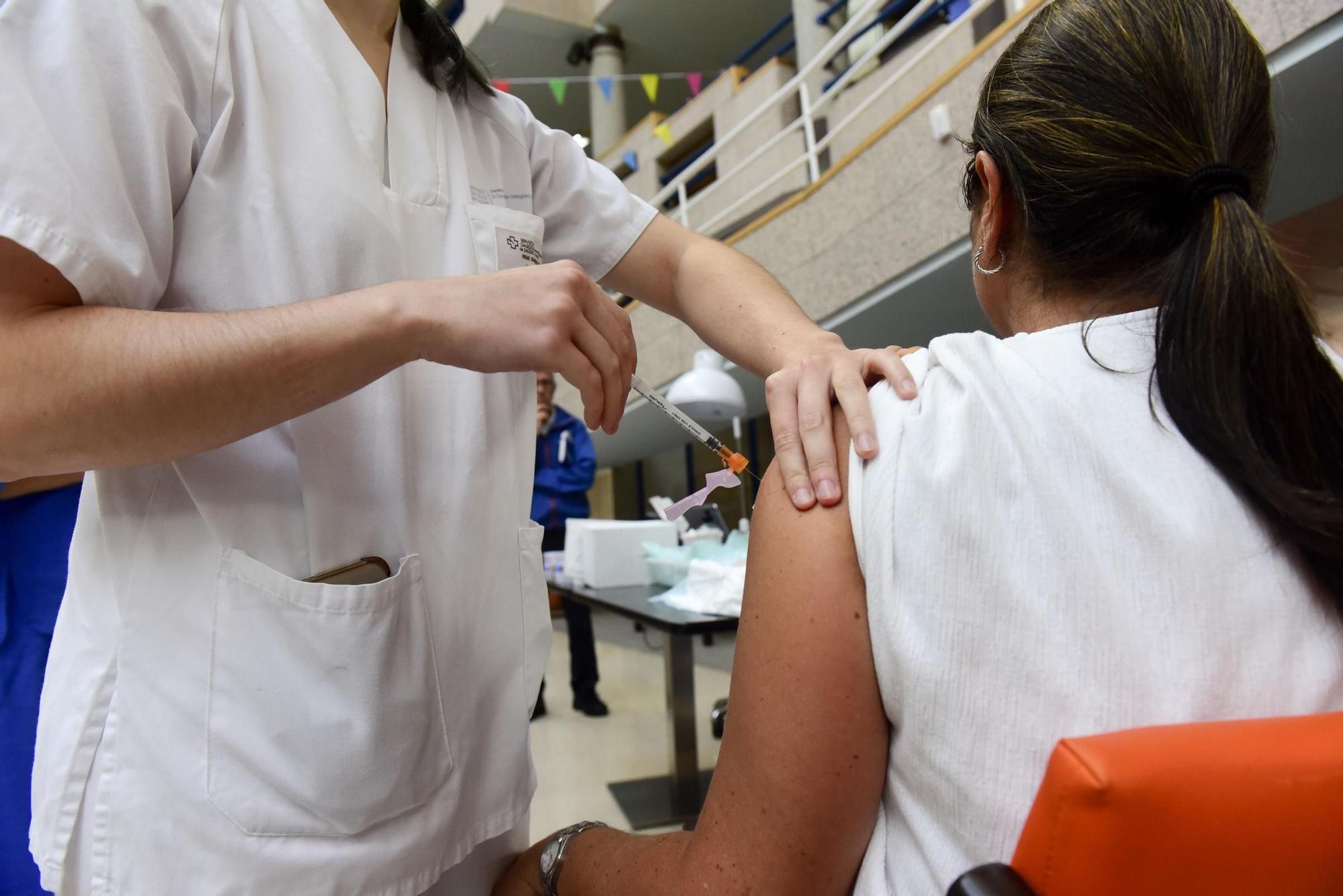 Vacunación en la residencia Torrente Ballester