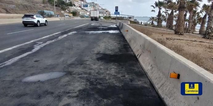 El incendio en un camión provoca retenciones para entrar a la capital grancanaria