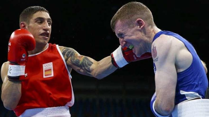 Samuel Carmona y Patrick Barnes durante el combate.