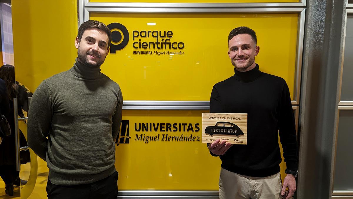 Los graduados en Derecho por la UMH Pablo Ferrández y Francisco Mas