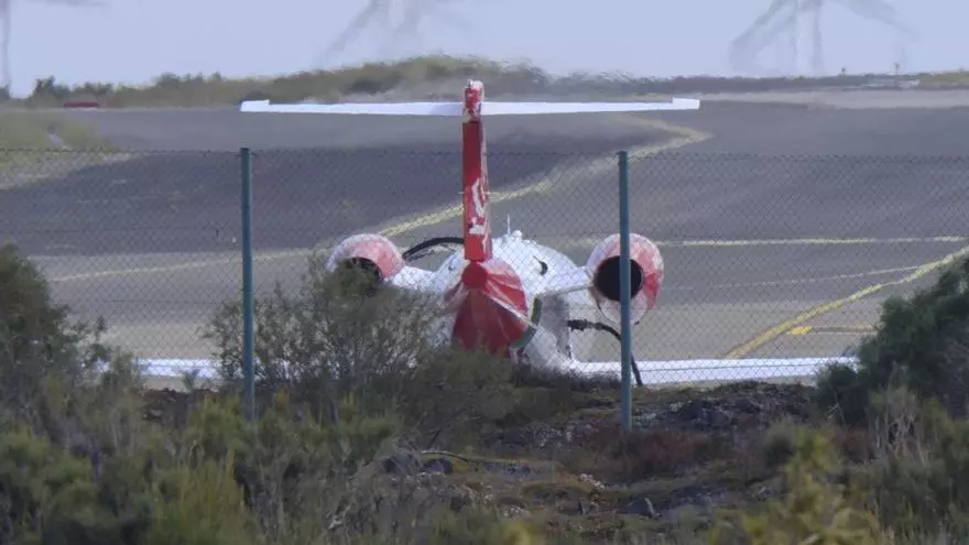 El avión medicalizado con dos pacientes con hantavirus del MV Hondius en la base aérea de Gando, en Gran Canaria
