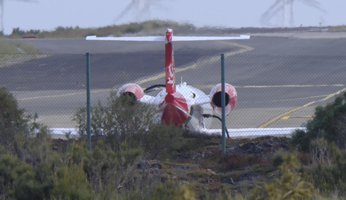 El avión medicalizado con dos pacientes con hantavirus del MV Hondius en la base aérea de Gando, en Gran Canaria.