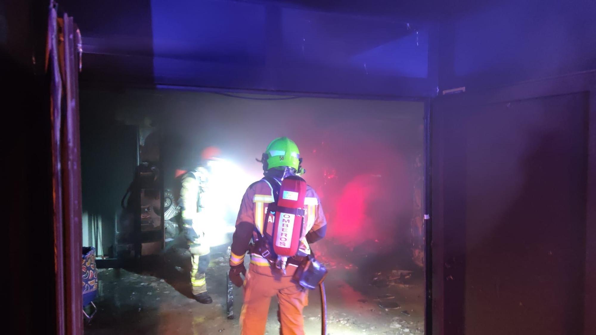 Investigan un incendio en una discoteca y un hotel de Alicante