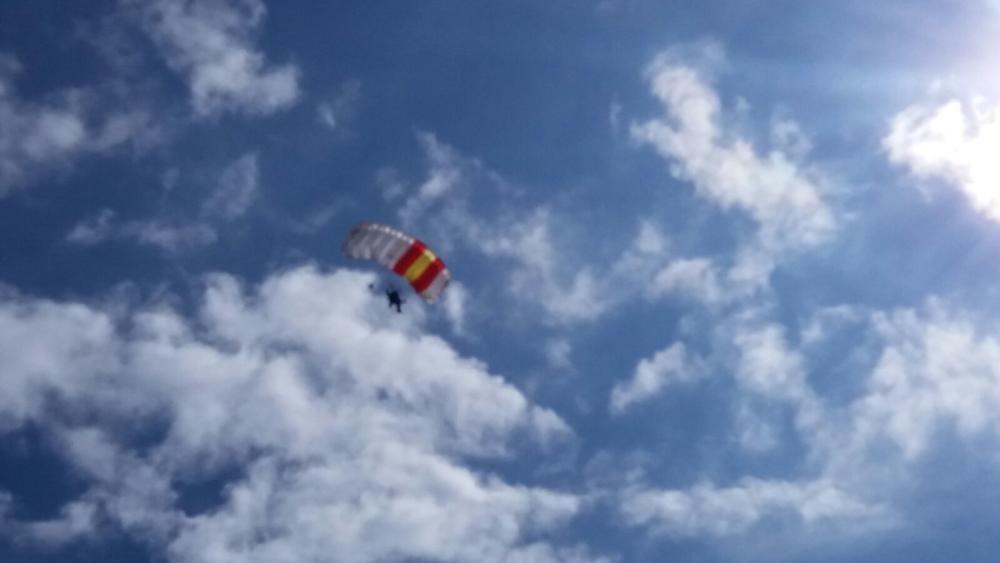 Exhibición de la Brigada Paracaidista en La Malagueta