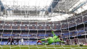 Fede Valverde marca el segundo gol del clásico del Bernabéu, este domingo.