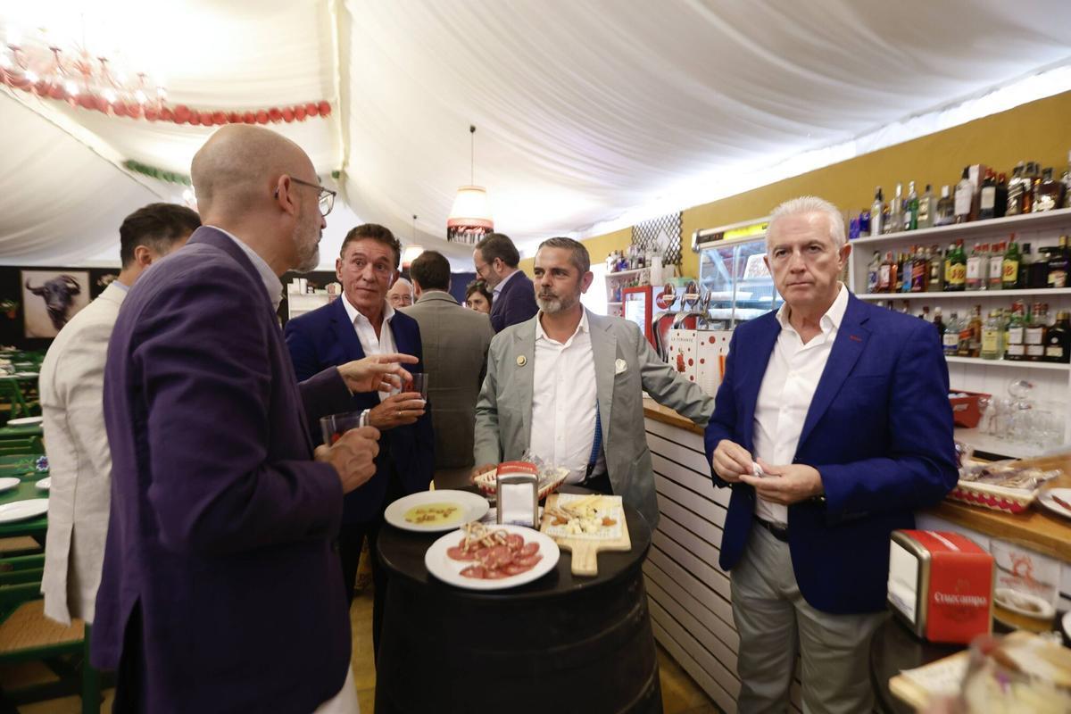 Las recepciones llenan de ambiente el martes de Feria de Córdoba