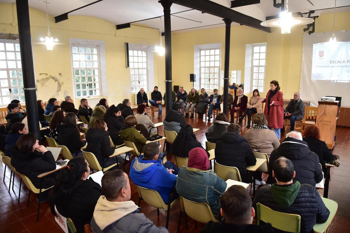 Reunión con alumnos y equipo de la nueva escuela profesional de Plasencia.