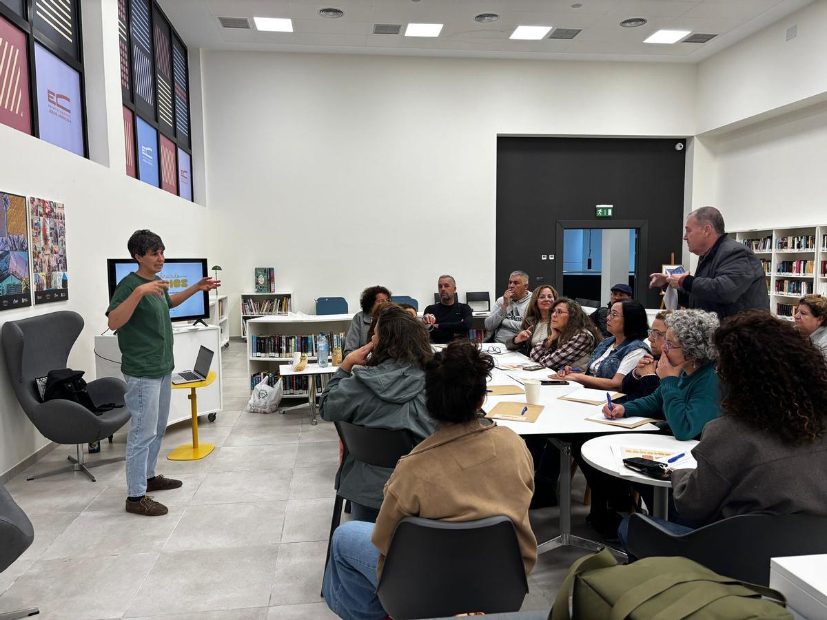 Primer encuentro del proyecto Enhebrando Barrios.