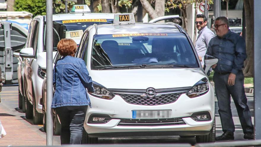 Taxis en una parada de Orihuela