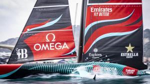 El Taihoro del Defensor del título, Emirates Team New Zealand, el primer día de la regata preliminar de la Copa América de vela en Barcelona.