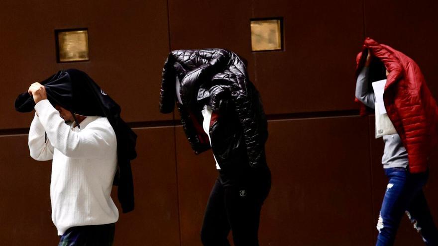 VÍDEO: Los supuestos narcos de Gijón a su salida del juzgado