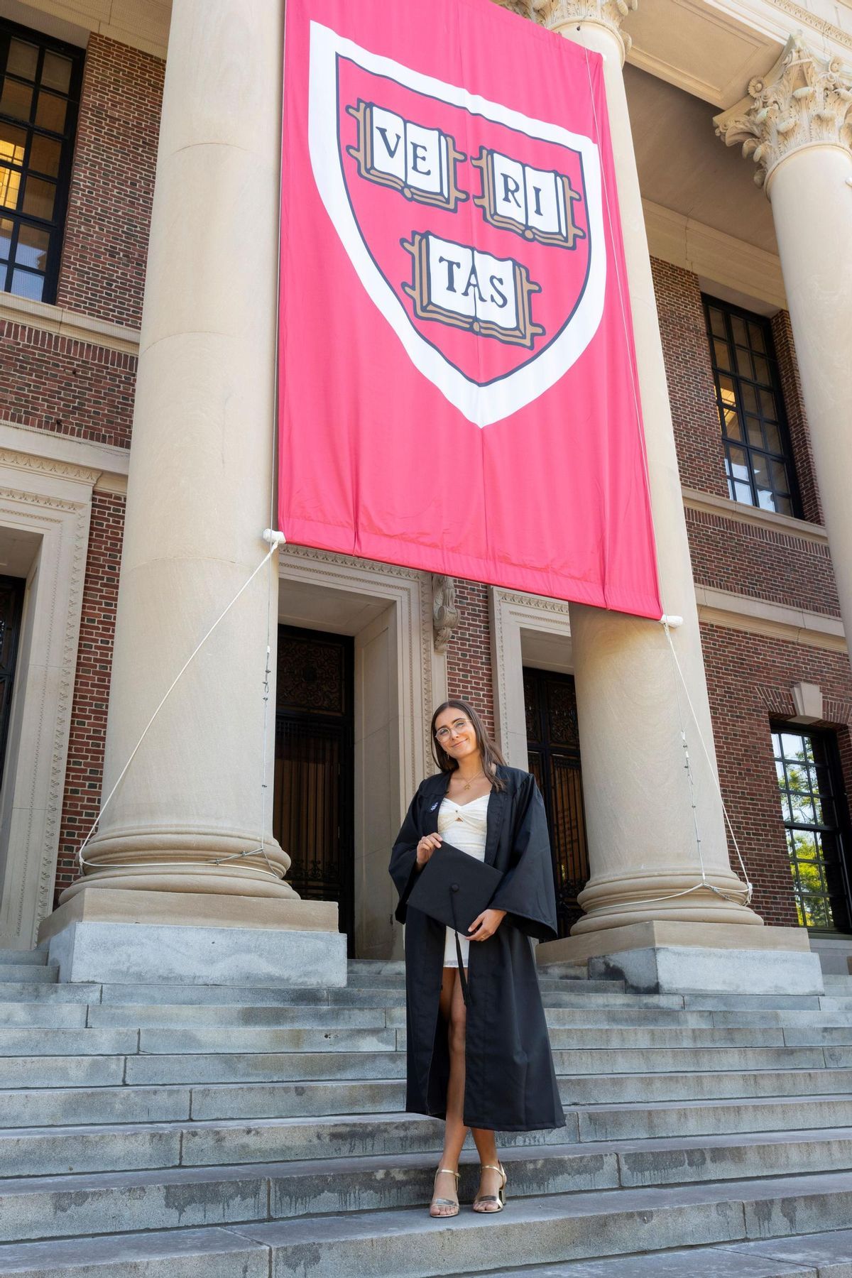 Mar Grech el día de su graduación con los máximos honores académicos en la Universidad de Harvard, en Boston, Estados Unidos.