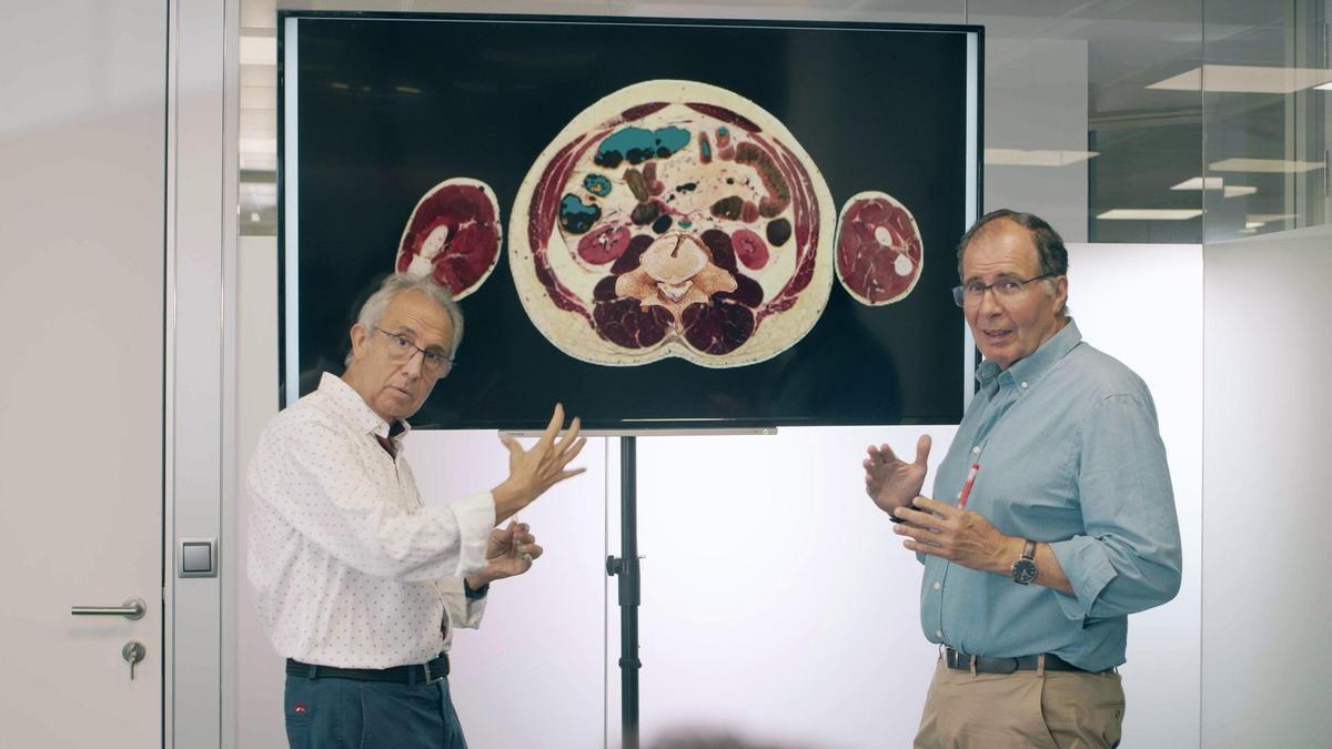 Los forenses Jesús Obón y Salvador Baena, en el programa 'Antecessor'.
