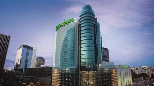 Archivo - Edificio de El Corte Inglés del Paseo de la Castellana