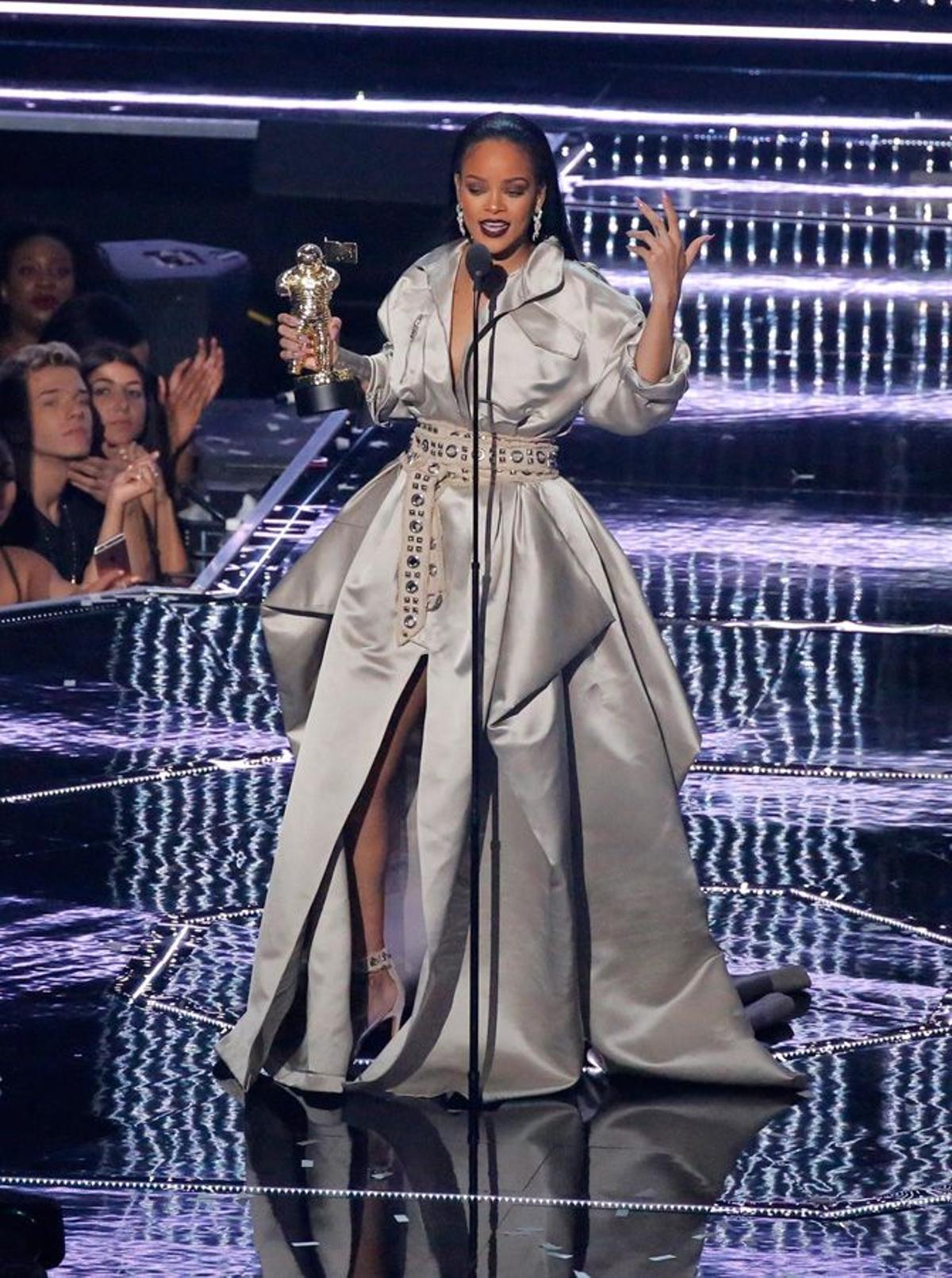 Rihanna en los MTV VMA's 2016: con un diseño de Alexandre Vauthier