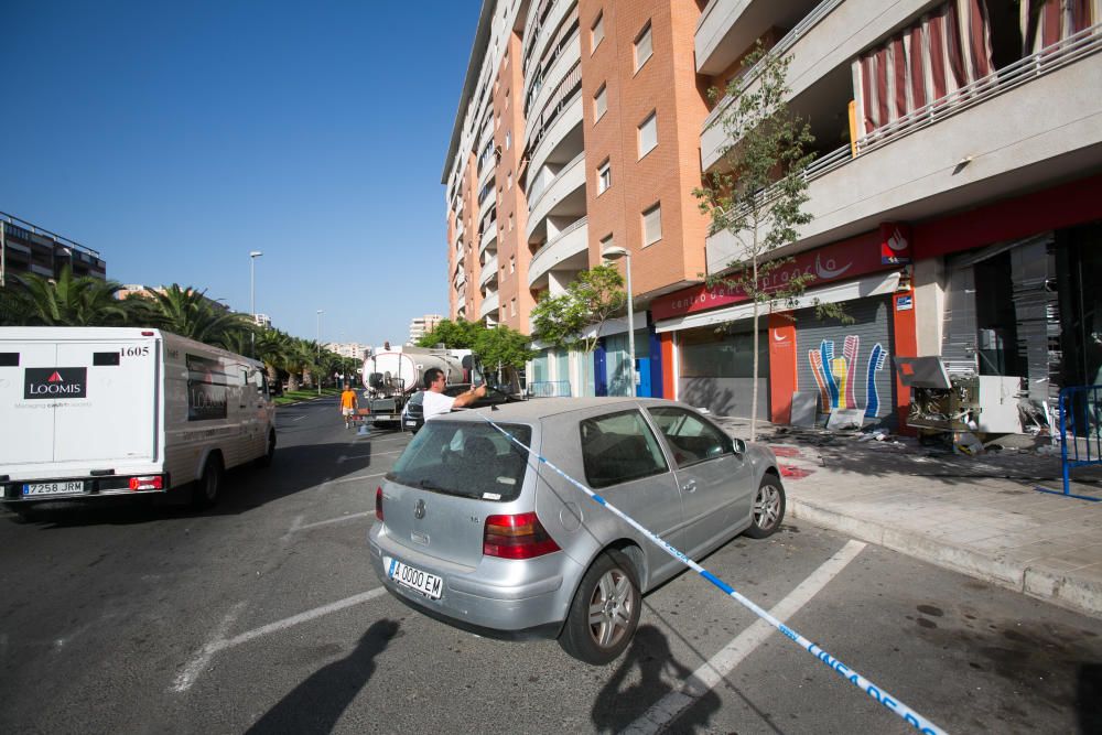 Revientan con explosivos un cajero automático en la playa de San Juan