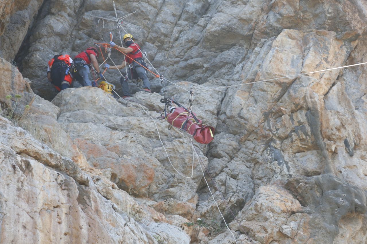 Bombers de Mallorca y SAMU 061 realizan una formación para atender rescates de montaña extremos