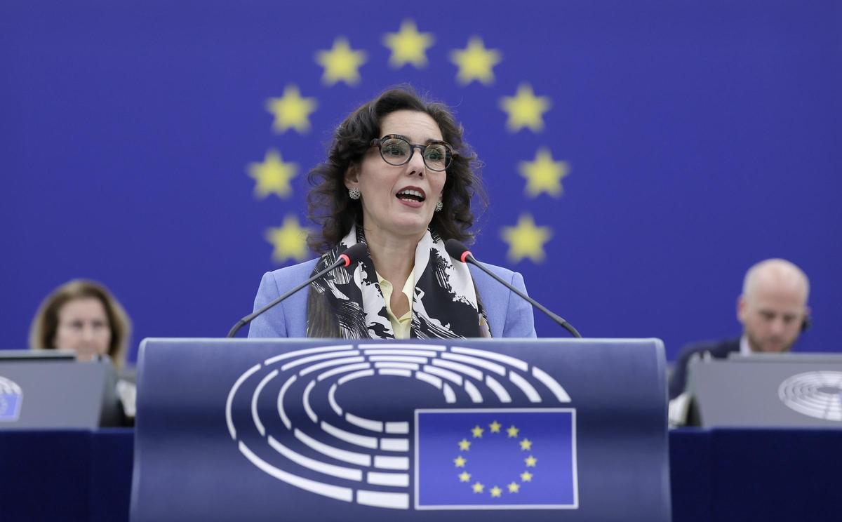 Hadja Lahbib, Comisaria Europea de Preparación, Gestión de Crisis e Igualdad, en el Parlamento Europeo en Estrasburgo