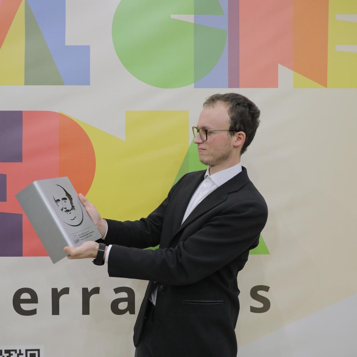 Max Mir, ganador por “Walking Fernando” en el Festival de cine de Paterna.