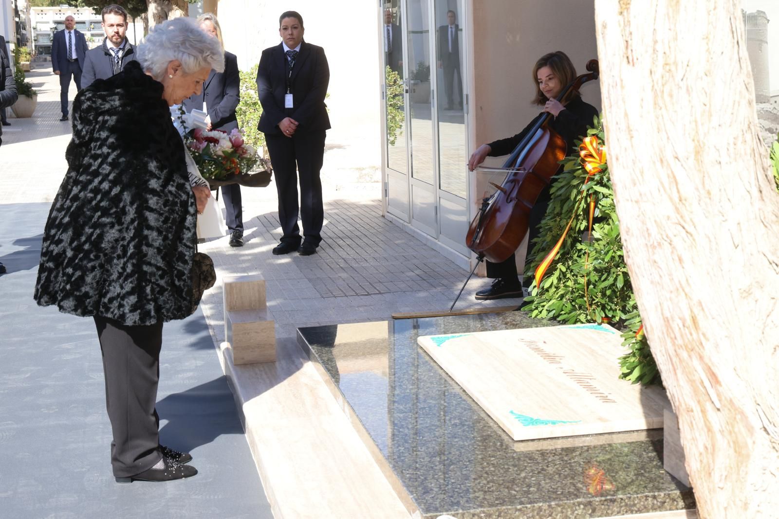 Una pieza de Bach para la inhumación en la intimidad de Altamira
