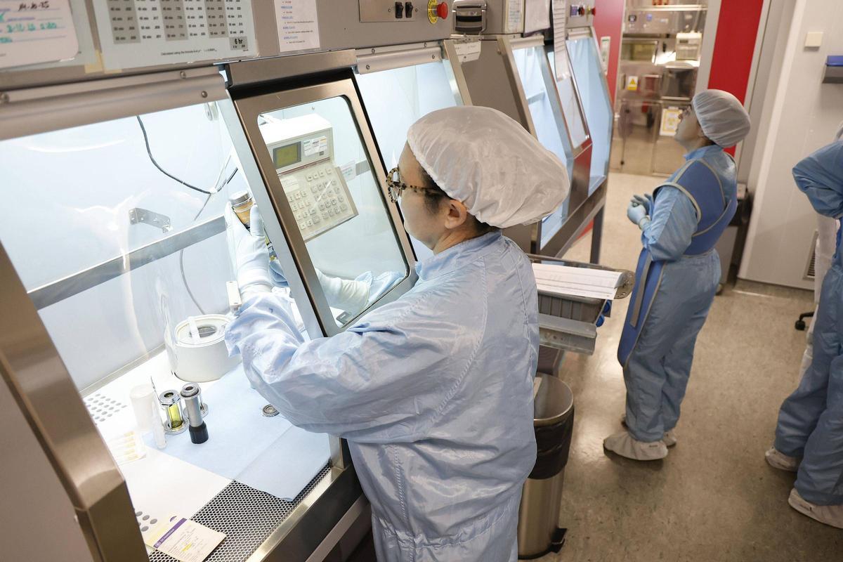 Visita a la Unidad Central de Radiofarmacia de Galicia: la fábrica invisible que sostiene la medicina nuclear gallega