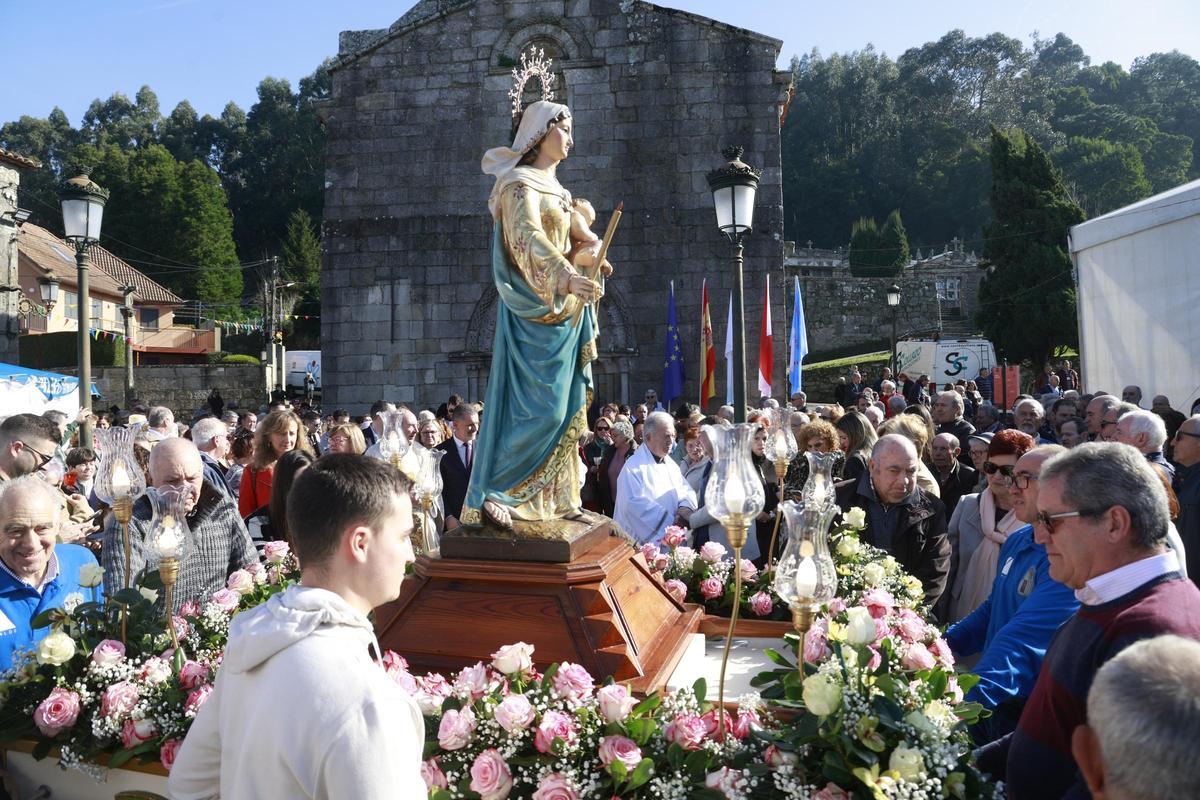La pasión por la Candelaria ilumina Castrelos
