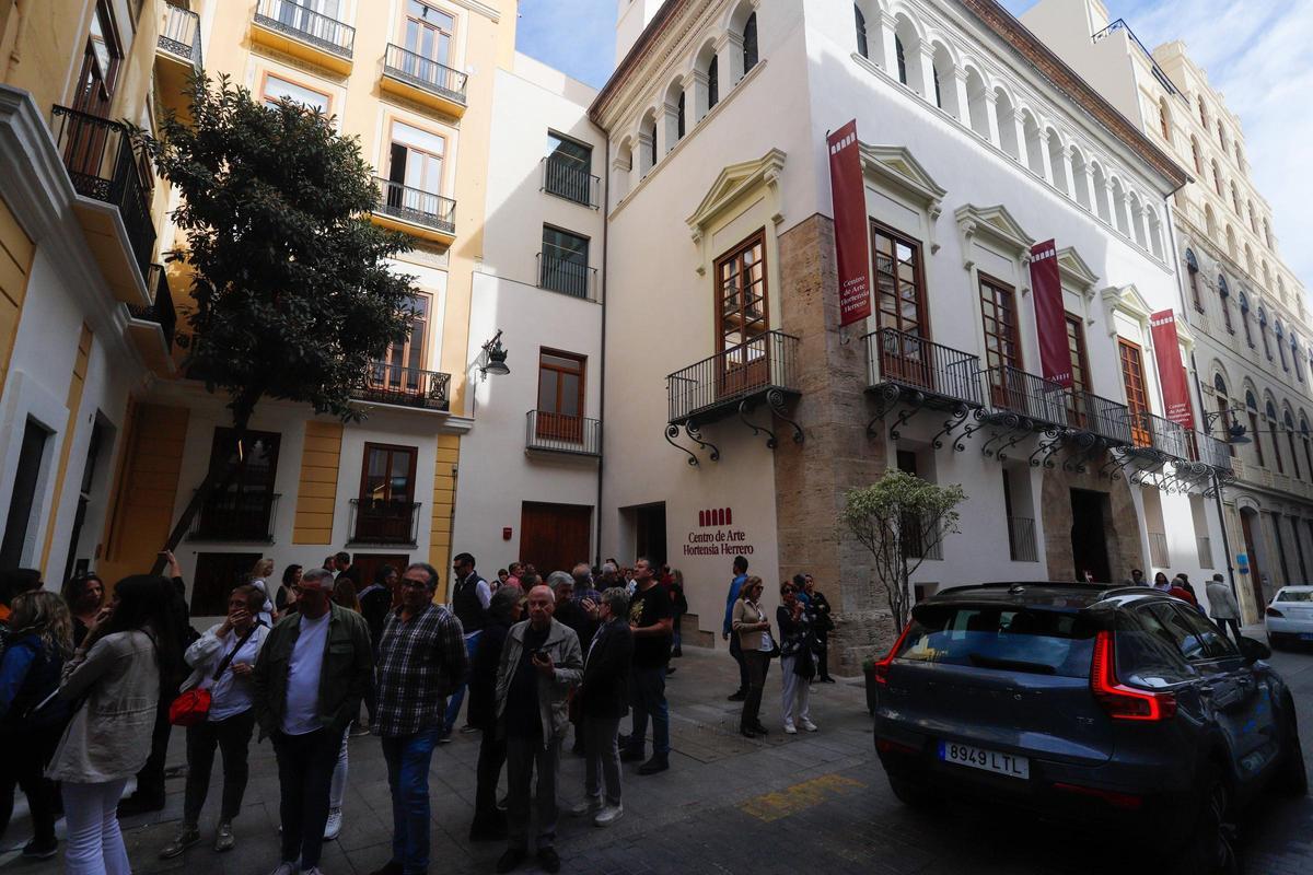 Visitates a las puerta del Centro de Arte Hortensia Herrero, un foco cultural de la ciudad.
