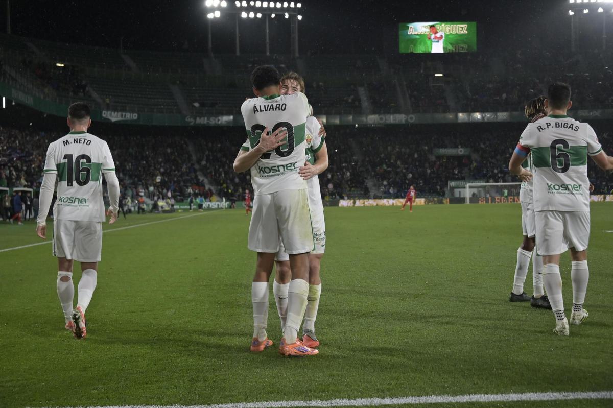 Elche CF - Rayo Vallecano: el último partido del 2025 de los franjiverdes, en imágenes