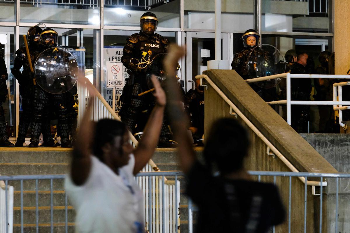 Protestas en Akron (Ohio, Estados Unidos) tras la divulgación de un vídeo de un hombre negro acribillado por la policía